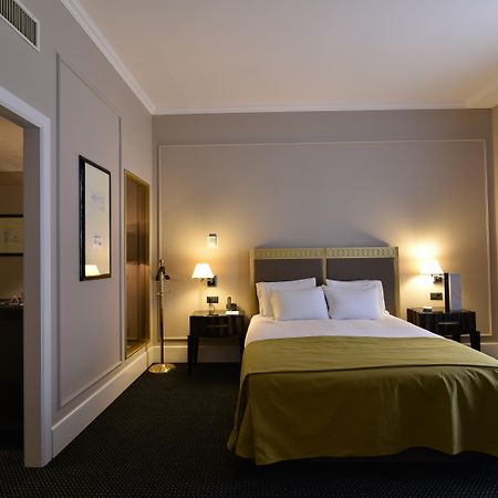 Grand Hotel Yerevan - Small Luxury Hotels Of The World Eksteriør bilde A room at the hotel