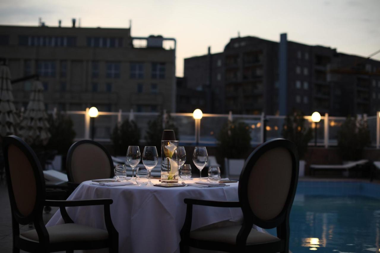 Grand Hotel Yerevan - Small Luxury Hotels Of The World Eksteriør bilde The Pool Bar