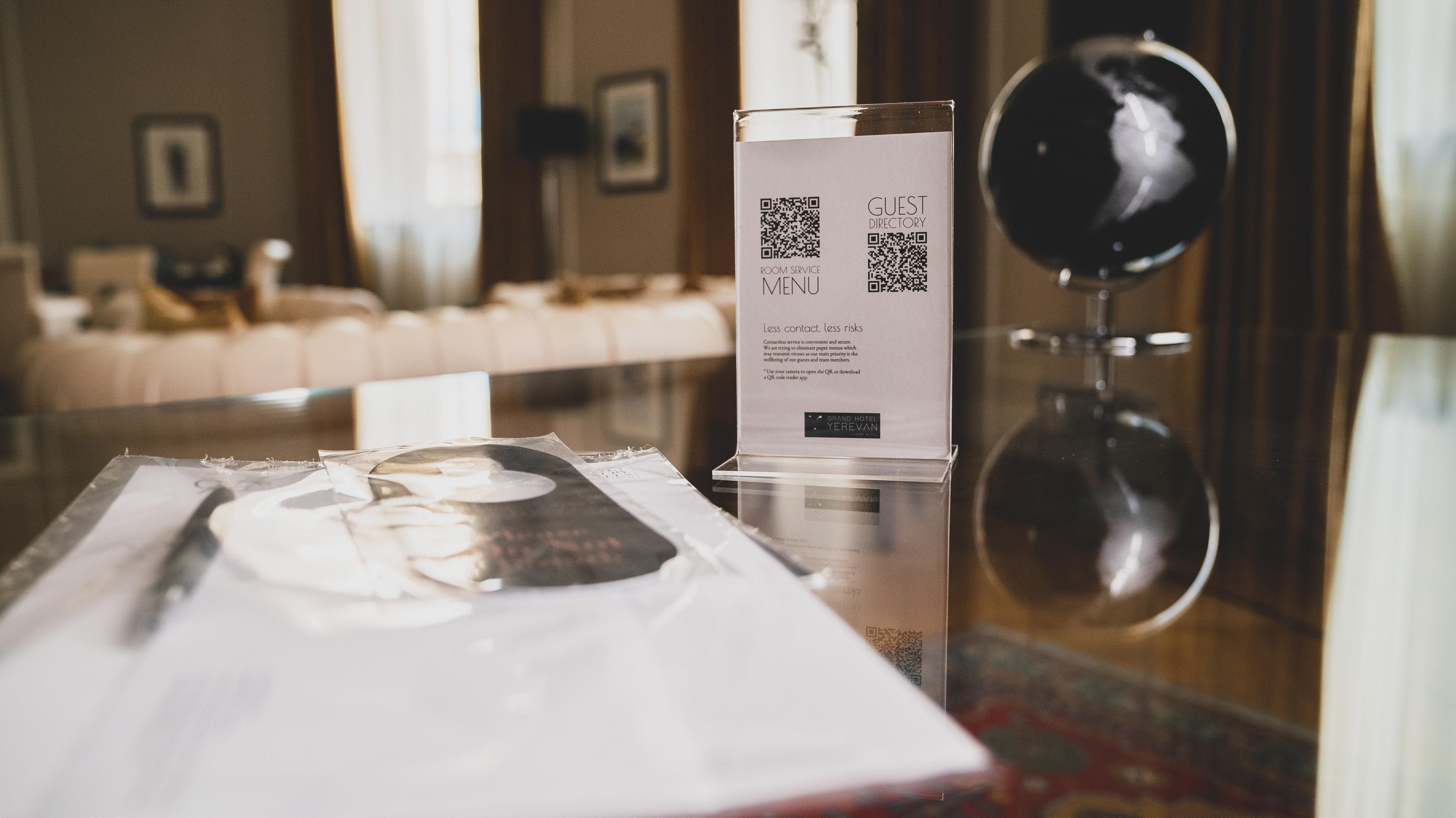 Grand Hotel Yerevan - Small Luxury Hotels Of The World Eksteriør bilde QR code on a menu