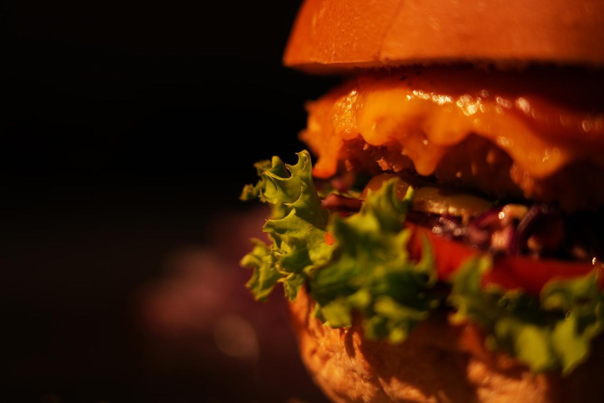 Grand Hotel Yerevan - Small Luxury Hotels Of The World Eksteriør bilde A cheeseburger