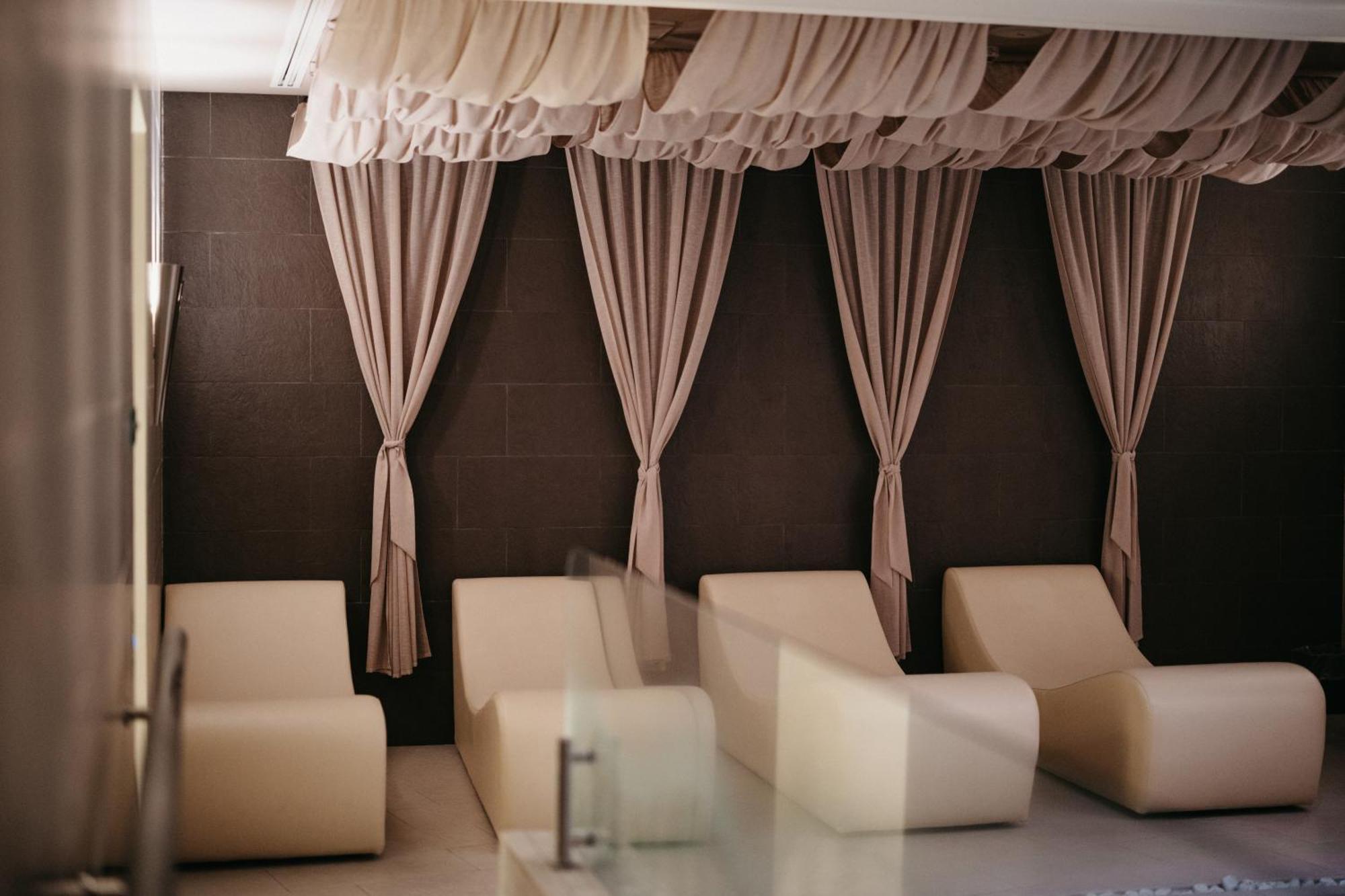 Grand Hotel Yerevan - Small Luxury Hotels Of The World Eksteriør bilde The spa at The Dorchester