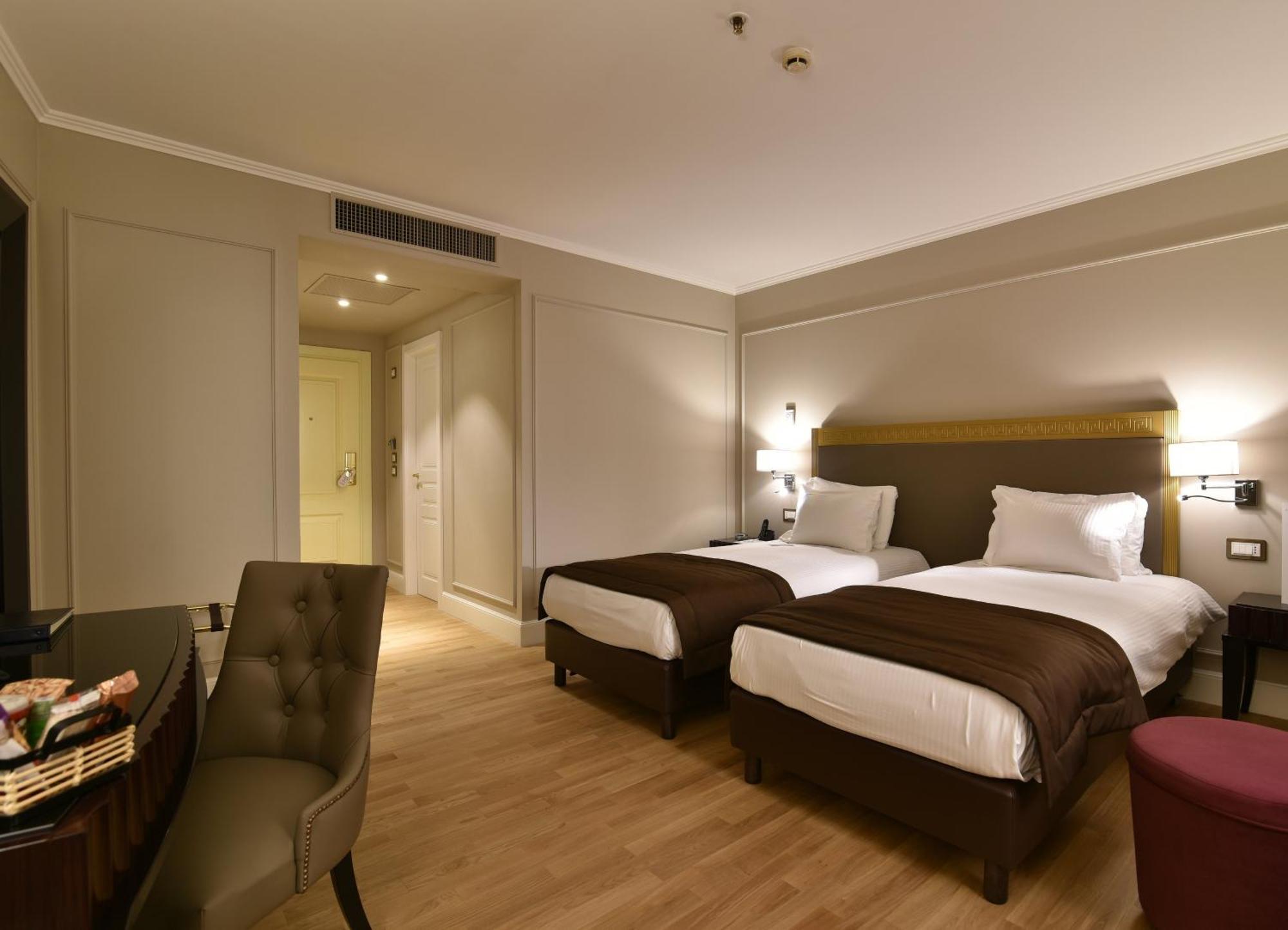 Grand Hotel Yerevan - Small Luxury Hotels Of The World Eksteriør bilde