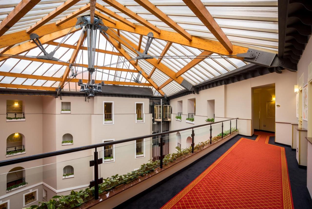 Grand Hotel Yerevan - Small Luxury Hotels Of The World Eksteriør bilde Interior of the hotel