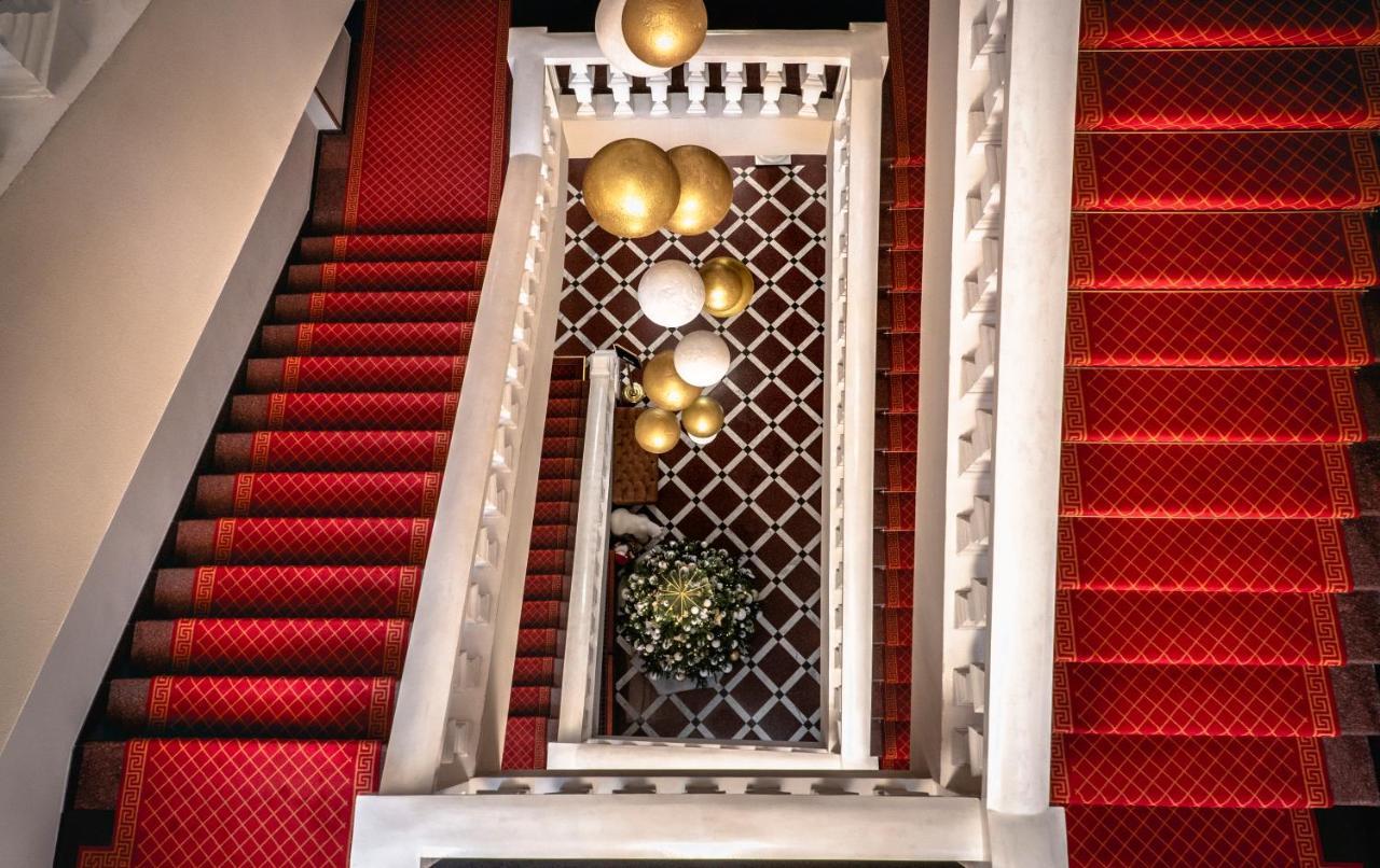 Grand Hotel Yerevan - Small Luxury Hotels Of The World Eksteriør bilde The staircase
